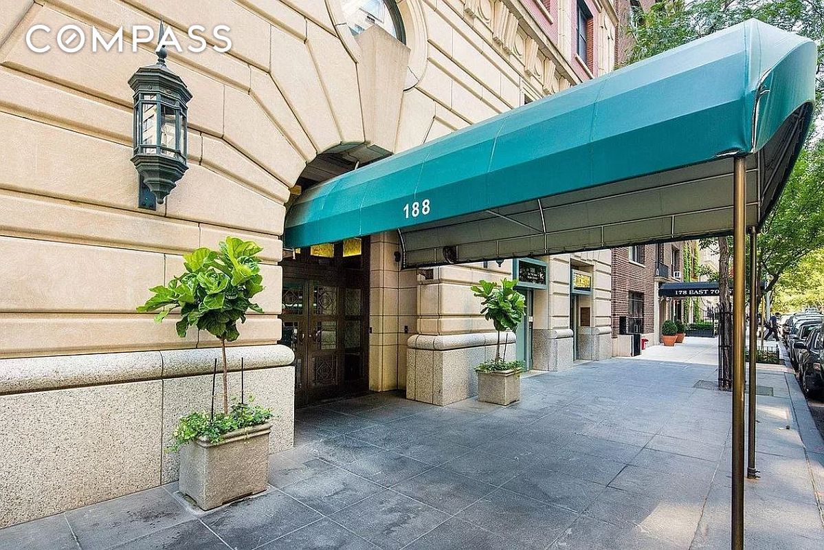 188 East 70th Street 4C, Upper East Side, Upper East Side, NYC - 3 Bedrooms  
3 Bathrooms  
5 Rooms - 