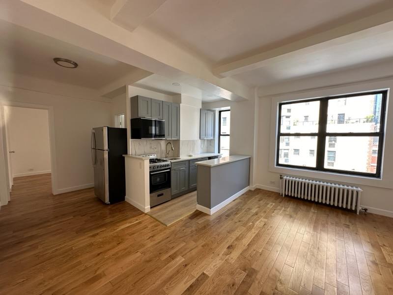 201 East 35th Street 9-K, Murray Hill, Midtown East, NYC - 2 Bedrooms  
2 Bathrooms  
4 Rooms - 