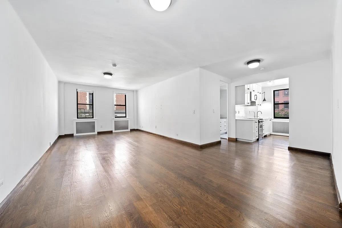 885 10th Avenue 6C, Hells Kitchen, Midtown West, NYC - 2 Bedrooms  
1 Bathrooms  
3 Rooms - 