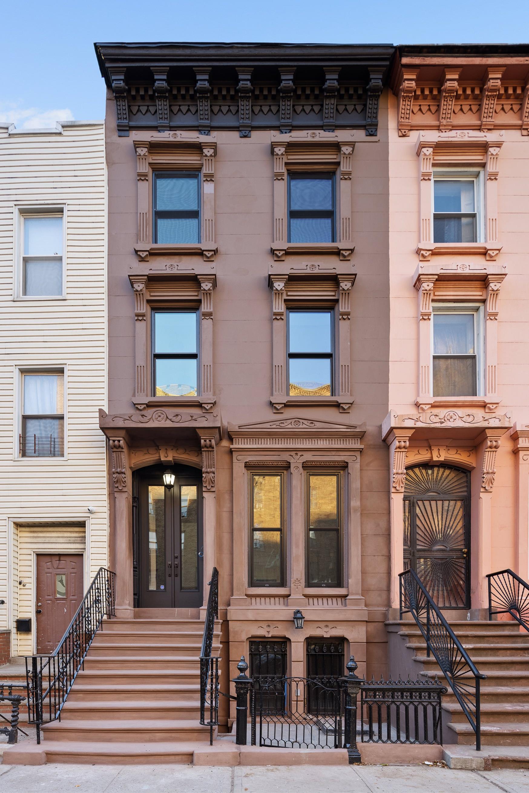 104 Brooklyn Avenue, Crown Heights, Brooklyn, New York - 3 Bedrooms  
2.5 Bathrooms  
9 Rooms - 