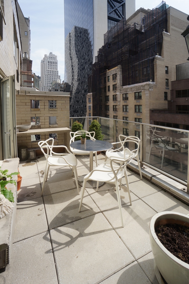 41 West 58th Street 9B, Central Park South, Midtown West, NYC - 1 Bedrooms  
1 Bathrooms  
3 Rooms - 