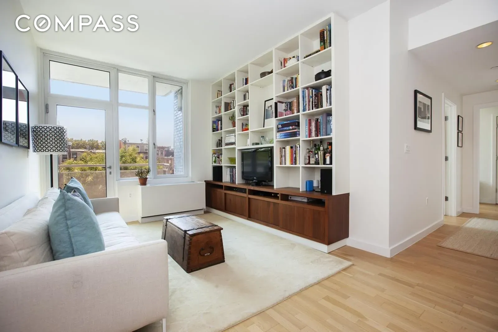 1 Powers Street 303, Williamsburg, Brooklyn, New York - 2 Bedrooms  
2 Bathrooms  
4 Rooms - 