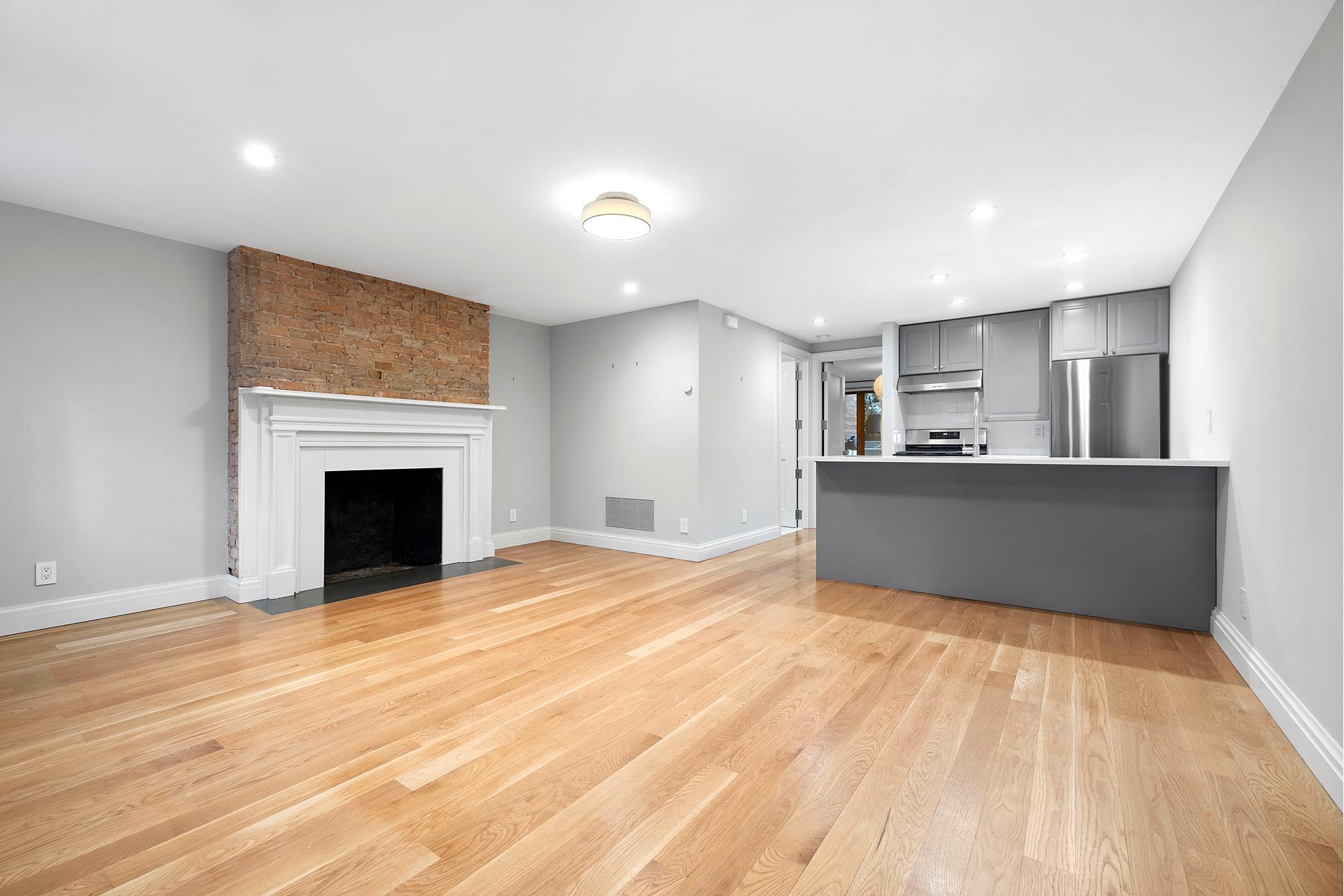 114 West Washington Place Garden, West Village, Downtown, NYC - 1 Bedrooms  
1 Bathrooms  
3 Rooms - 