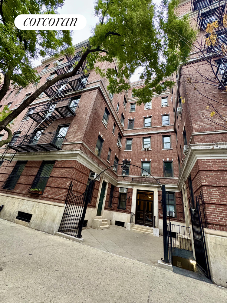 135 West 16th Street 28, Chelsea, Downtown, NYC - 2 Bedrooms  
1 Bathrooms  
4 Rooms - 