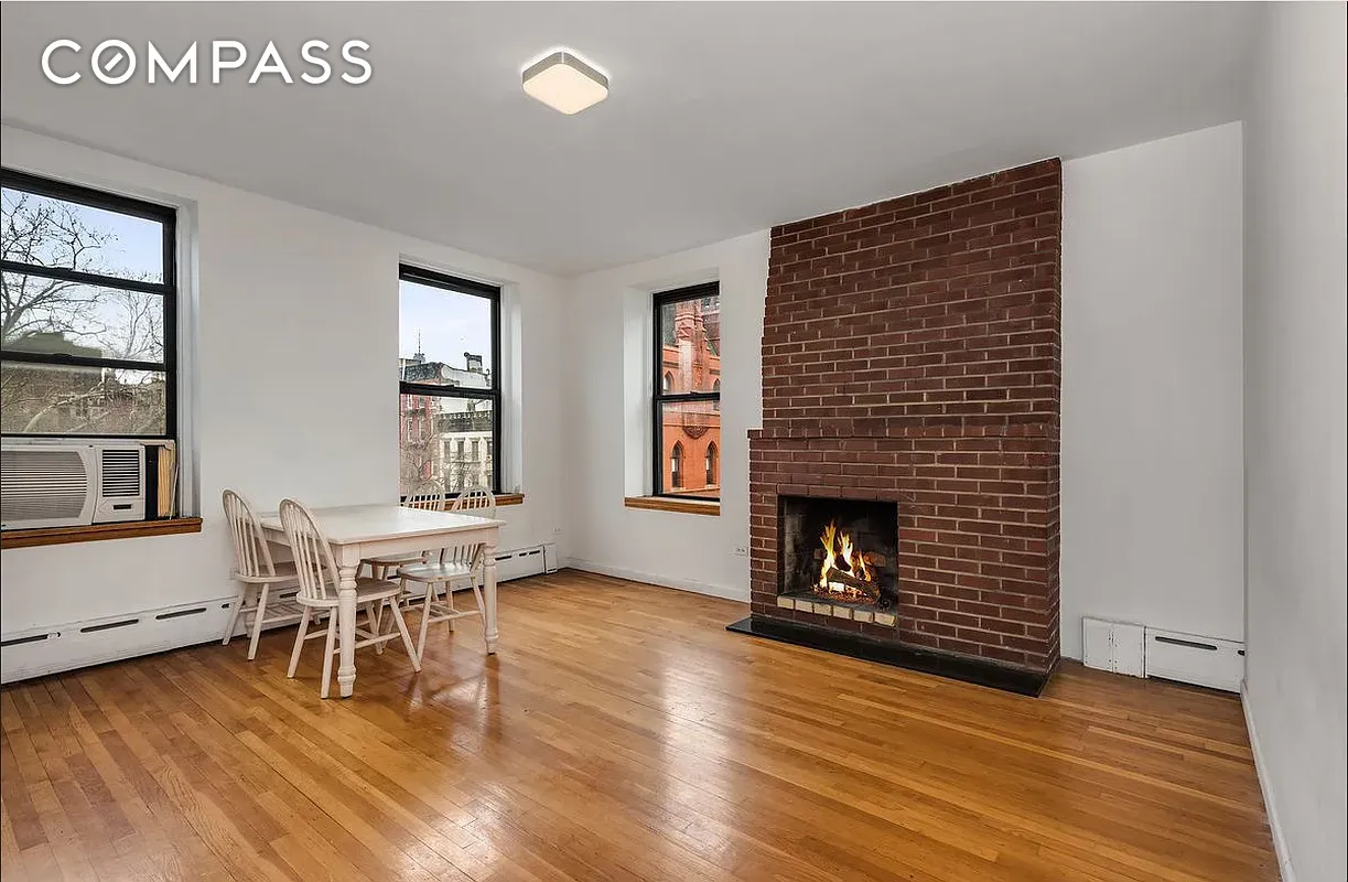 293 East 10th Street 3, East Village, Downtown, NYC - 2 Bedrooms  
1 Bathrooms  
1 Rooms - 