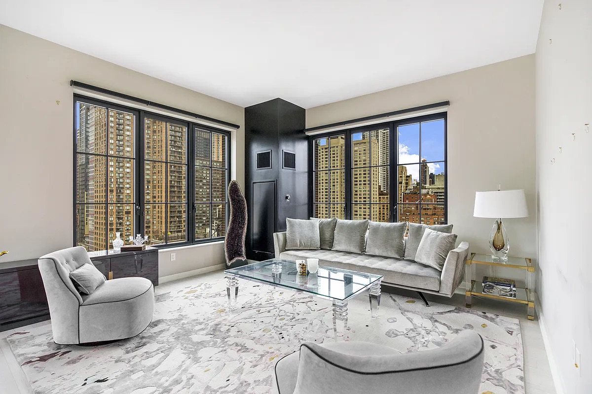 959 1st Avenue 14A, Turtle Bay, Midtown East, NYC - 3 Bedrooms  
2.5 Bathrooms  
8 Rooms - 