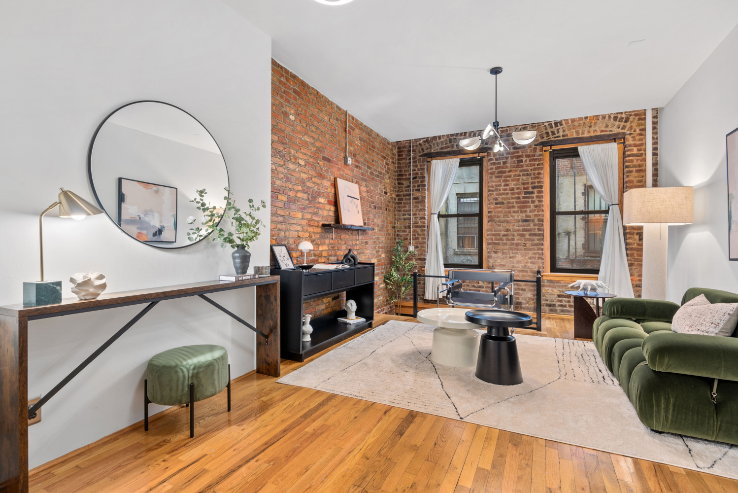 323 East 8th Street 1Gc, East Village, Downtown, NYC - 1 Bedrooms  
2 Bathrooms  
4 Rooms - 