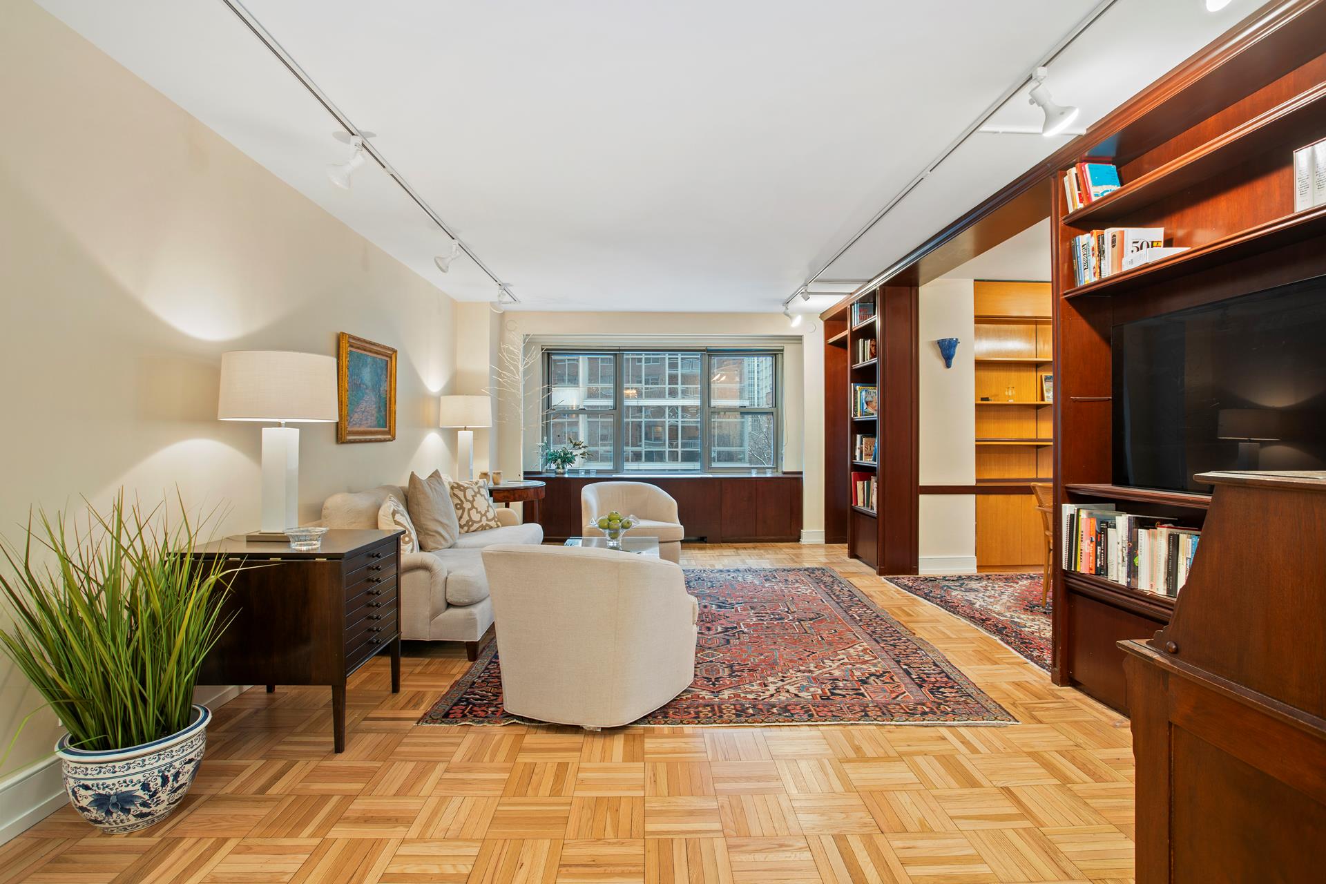 360 East 72nd Street B409, Lenox Hill, Upper East Side, NYC - 2 Bedrooms  
2 Bathrooms  
5 Rooms - 