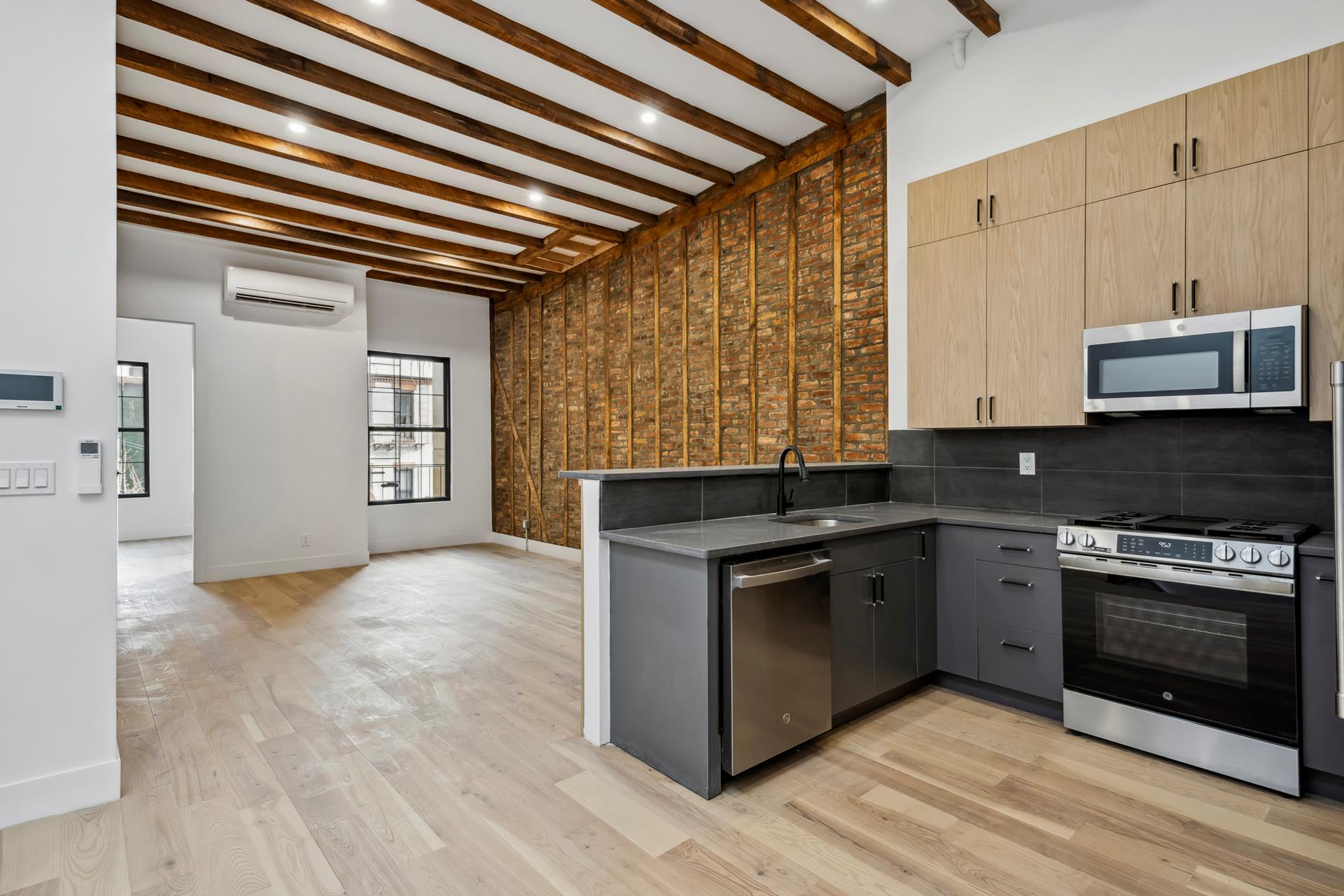 74 Sutton Street 3, Greenpoint, Brooklyn, New York - 2 Bedrooms  
2.5 Bathrooms  
5 Rooms - 