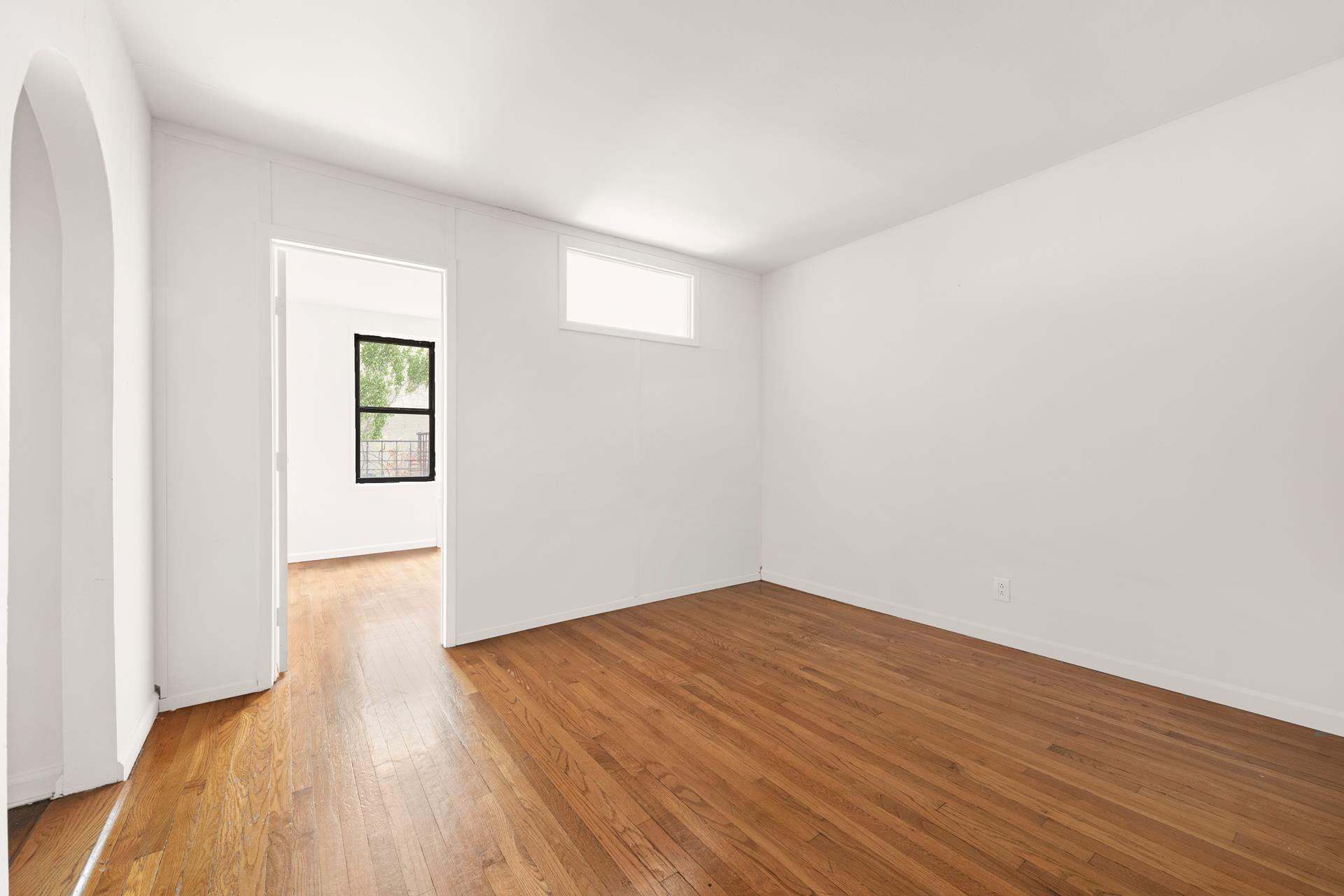 140 7th Avenue 3R, Chelsea, Downtown, NYC - 2 Bedrooms  
1 Bathrooms  
3 Rooms - 