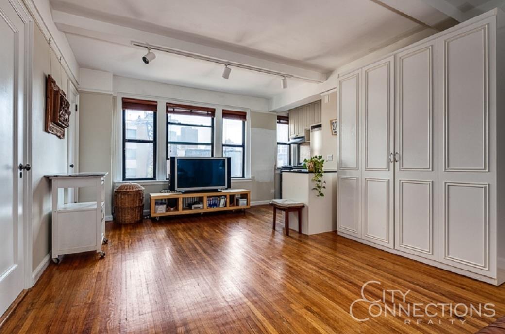 339 East 58th Street 9-G, Sutton Place, Midtown East, NYC - 1 Bathrooms  
1 Rooms - 