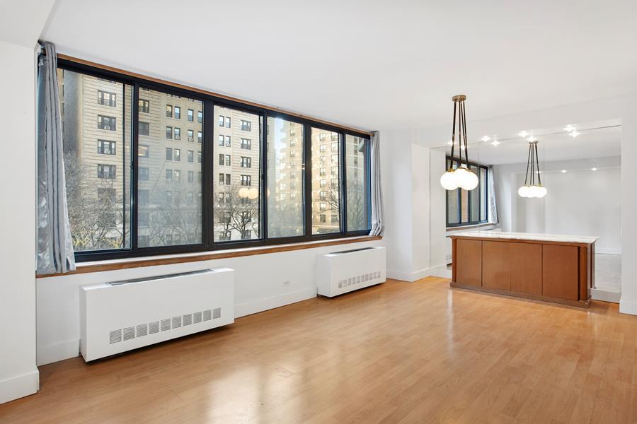 250 West 89th Street 3M, Upper West Side, Upper West Side, NYC - 2 Bedrooms  
2 Bathrooms  
5 Rooms - 