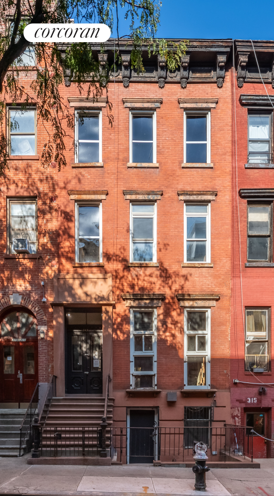 313 East 6th Street, East Village, Downtown, NYC - 6 Bedrooms  
6 Bathrooms  
14 Rooms - 