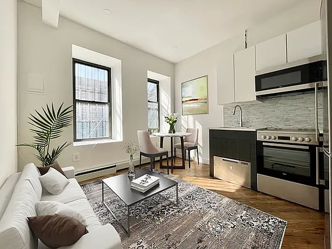 198 Rivington Street 3B, Lower East Side, Downtown, NYC - 3 Bedrooms  
2 Bathrooms  
6 Rooms - 