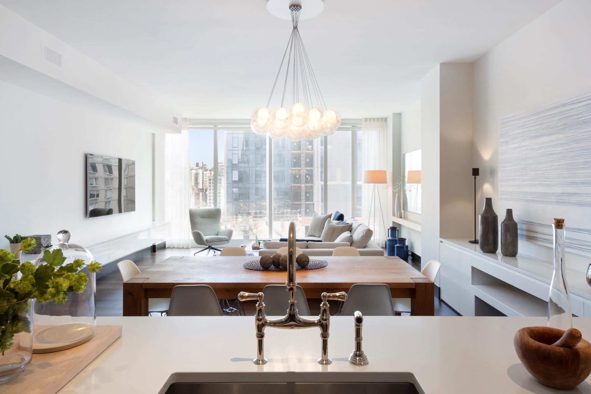 151 East 85th Street 12F, Upper East Side, Upper East Side, NYC - 2 Bedrooms  
2.5 Bathrooms  
5 Rooms - 