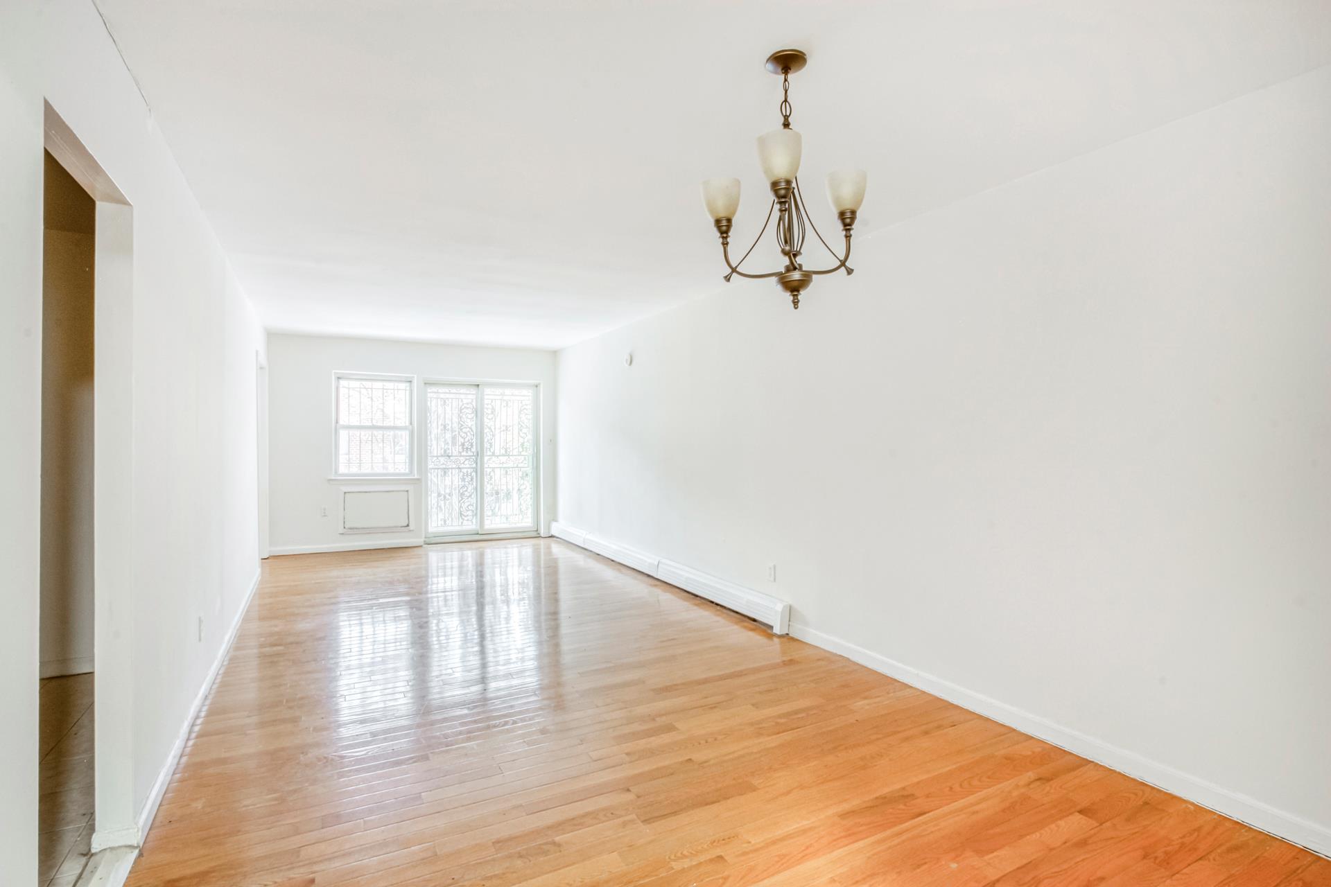 Photo 1 of 110-31 72nd Drive 2, Forest Hills, New York, $3,550, Web #: 1100750283