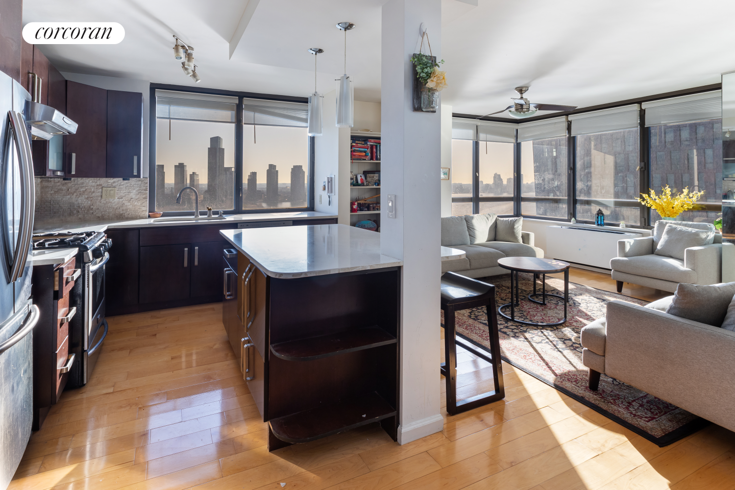 630 1st Avenue 25D, Murray Hill, Midtown East, NYC - 2 Bedrooms  
2 Bathrooms  
4 Rooms - 