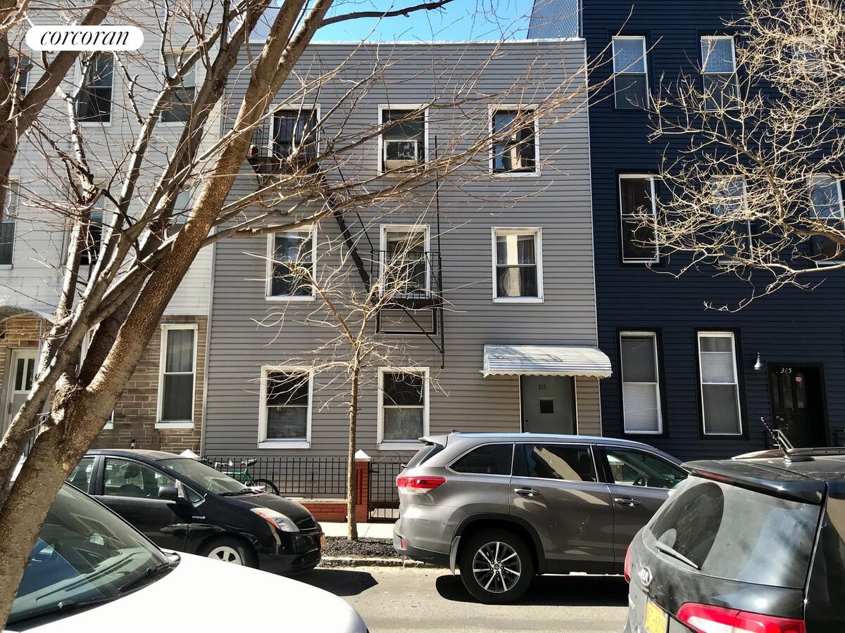 313 Eckford Street Building, Greenpoint, Brooklyn, New York - 1 Bedrooms  
1 Bathrooms  
3 Rooms - 