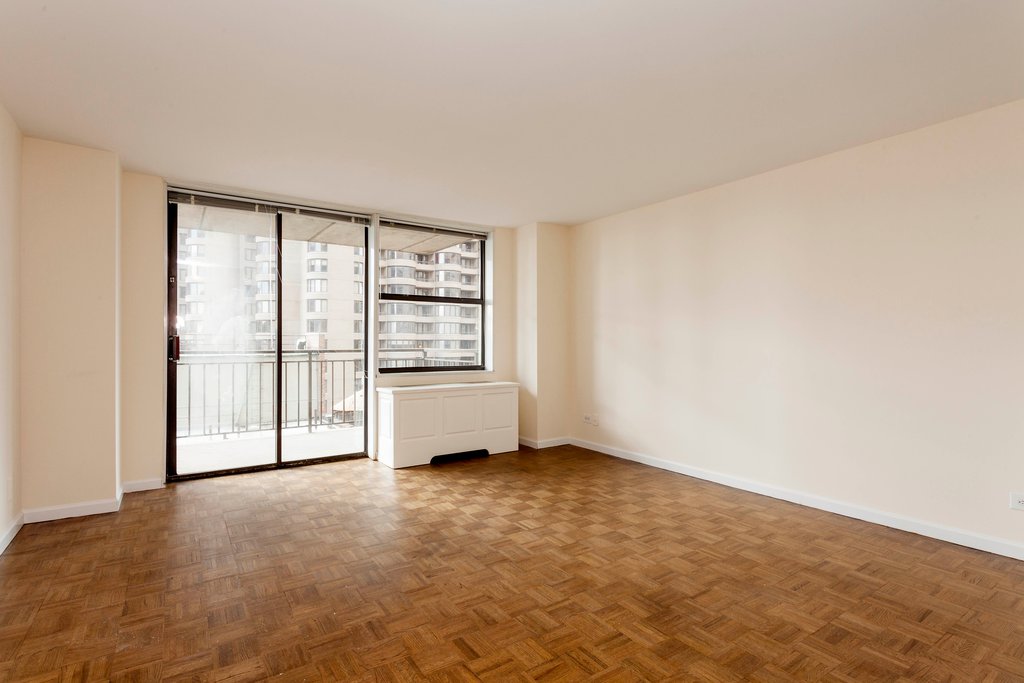 Photo 1 of 330 East 39th Street 17P, Midtown East, NYC, $3,850, Web #: 1100898598