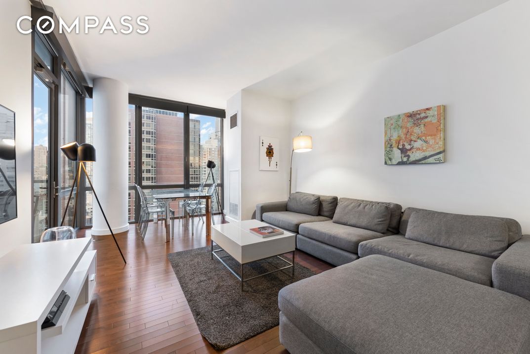 101 West 24th Street 26A, Chelsea,  - 2 Bedrooms  
2 Bathrooms  
4 Rooms - 