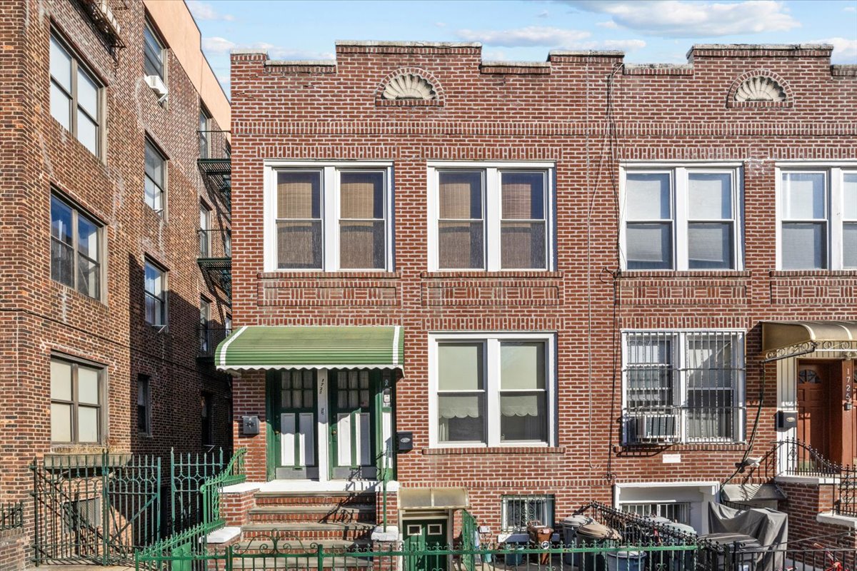 1723 74th Street, Bensonhurst, Brooklyn, New York - 5 Bedrooms  
2 Bathrooms  
7 Rooms - 