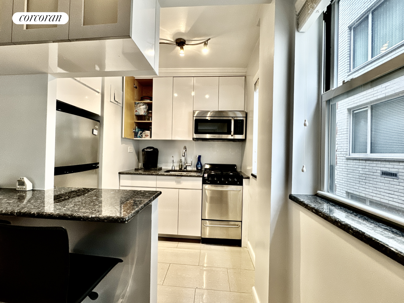 209 East 56th Street 8H, Sutton Place, Midtown East, NYC - 1 Bathrooms  
2 Rooms - 