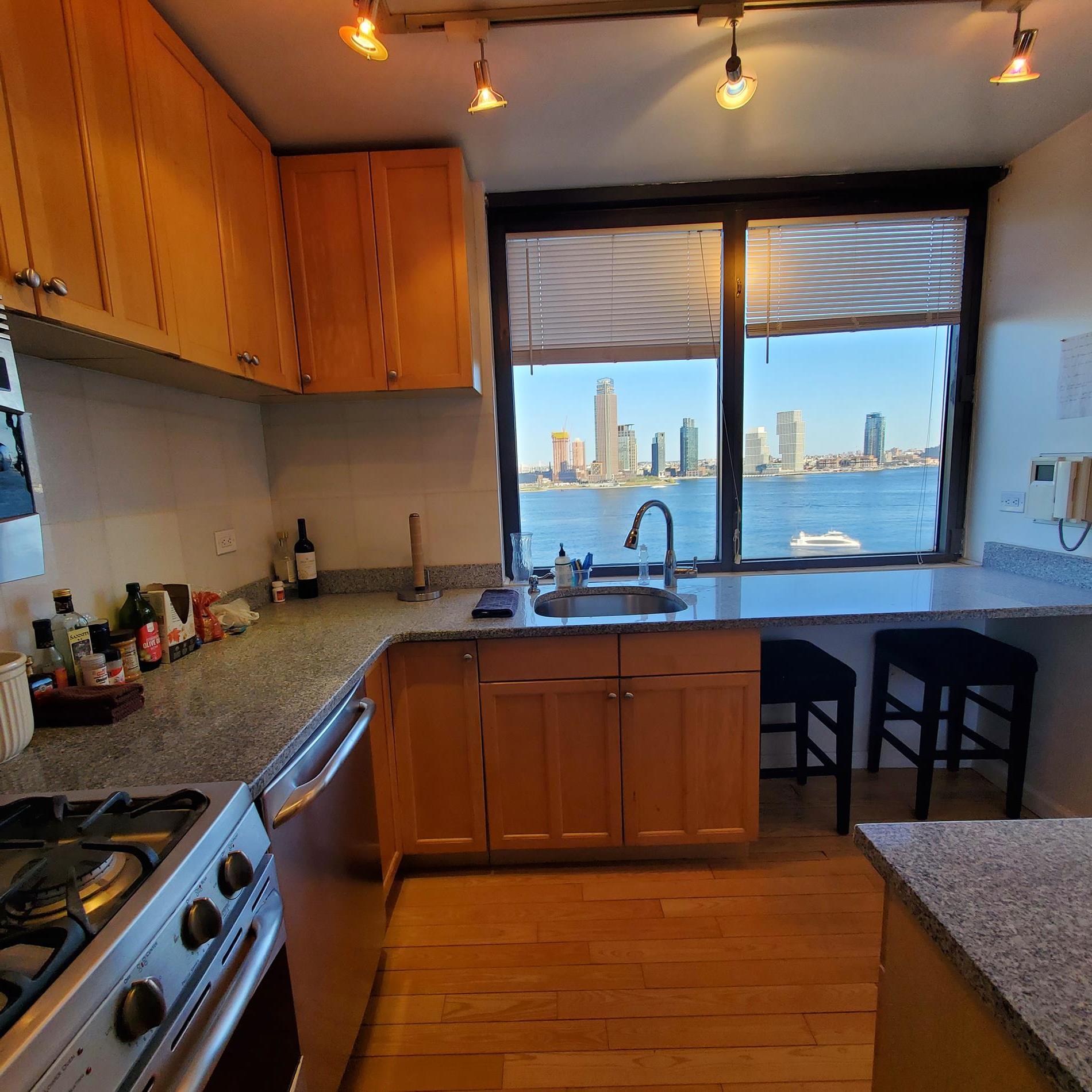 630 1st Avenue 14-D, Murray Hill, Midtown East, NYC - 2 Bedrooms  
2 Bathrooms  
4 Rooms - 