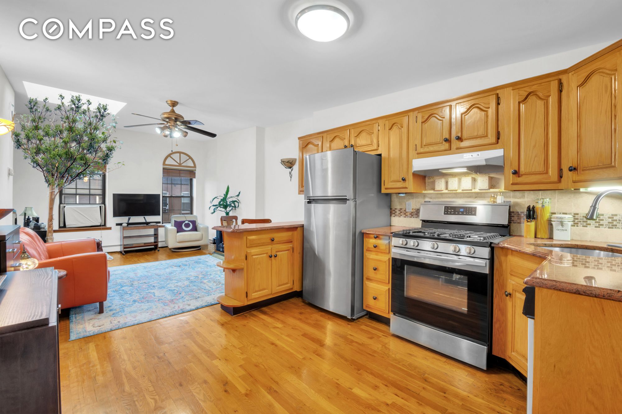 294 Smith Street 3, Carroll Gardens, Brooklyn, New York - 2 Bedrooms  
1 Bathrooms  
4 Rooms - 