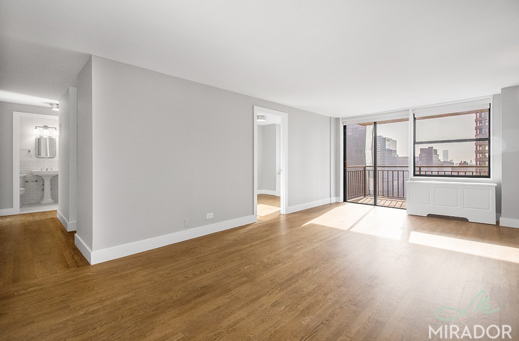 330 East 39th Street 24M, Murray Hill, Midtown East, NYC - 2 Bedrooms  
1 Bathrooms  
4 Rooms - 