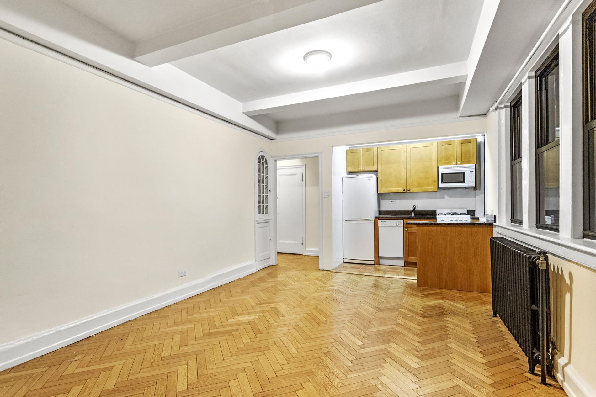 37 West 72nd Street 2F, Upper West Side, Upper West Side, NYC - 1 Bedrooms  
1 Bathrooms  
3 Rooms - 