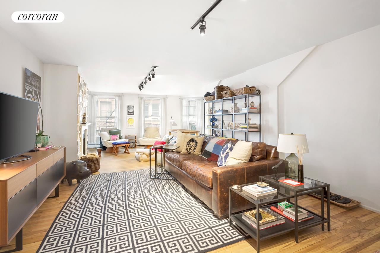 59 Grand Street 3, Soho, Downtown, NYC - 2 Bedrooms  
1 Bathrooms  
4 Rooms - 