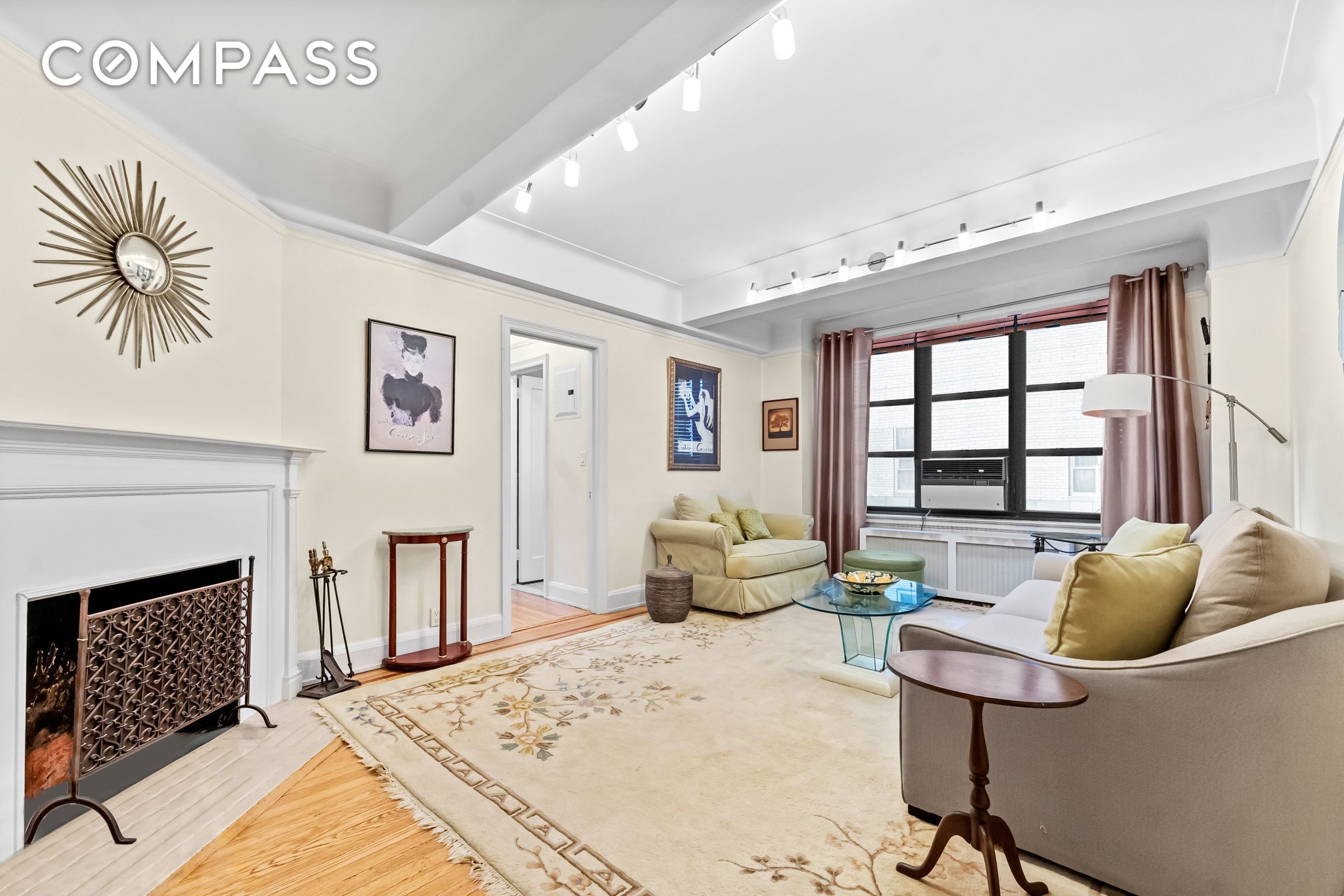 235 East 22nd Street 3O, Gramercy Park, Downtown, NYC - 1 Bedrooms  
1 Bathrooms  
3 Rooms - 