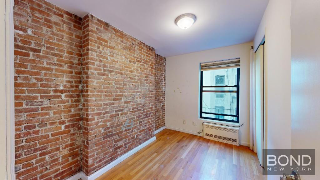 431 East 73rd Street 5Rw, Upper East Side, Upper East Side, NYC - 2 Bedrooms  
1 Bathrooms  
4 Rooms - 