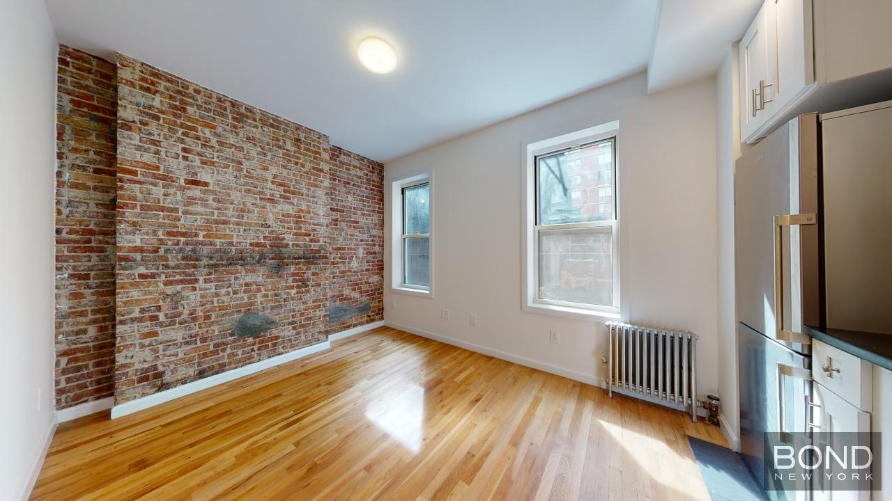 1437 1st Avenue 3Rs, Upper East Side, Upper East Side, NYC - 2 Bedrooms  
1 Bathrooms  
4 Rooms - 