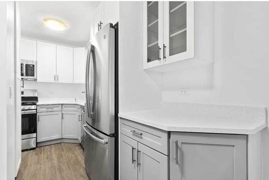 320 East 58th Street 7C, Sutton Place, Midtown East, NYC - 2 Bedrooms  
1 Bathrooms  
4 Rooms - 