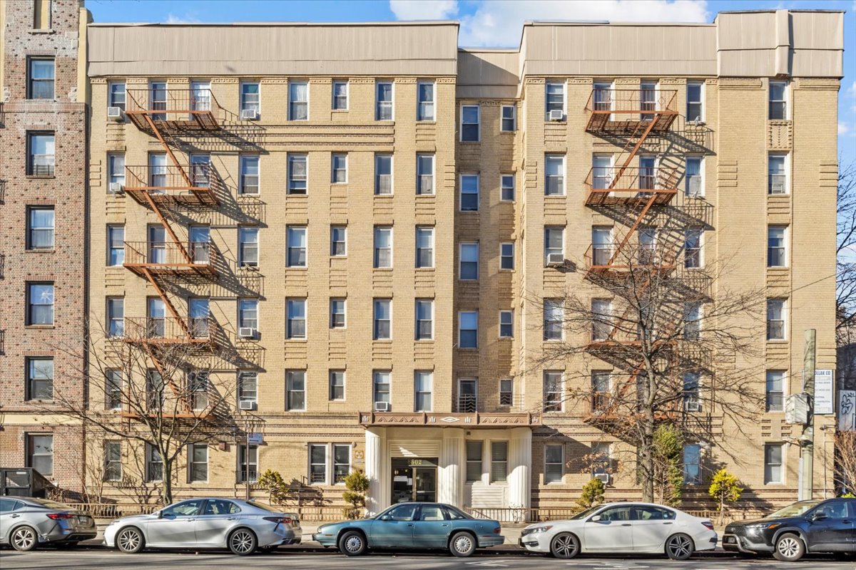 8502 Fort Hamilton Parkway 6E, Bay Ridge, Brooklyn, New York - 2 Bedrooms  
1 Bathrooms  
4 Rooms - 