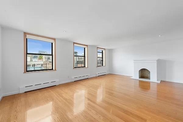 83 Mercer Street Ph, Soho, Downtown, NYC - 5 Bedrooms  
4 Bathrooms  
9 Rooms - 