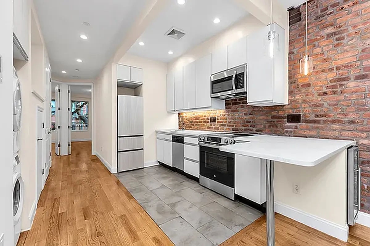 341 West 48th Street 1C, Midtown West, Midtown West, NYC - 2 Bedrooms  
3 Bathrooms  
4 Rooms - 