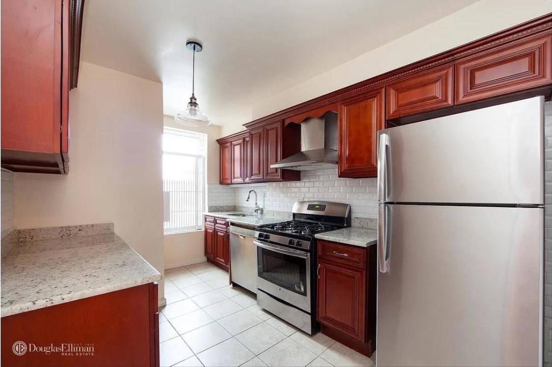 148 7th Avenue 2, Park Slope, Brooklyn, New York - 3 Bedrooms  
1 Bathrooms  
6 Rooms - 