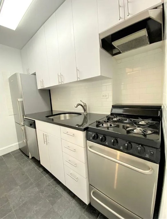 Photo 1 of 442 West 57th Street 12D, Midtown West, NYC, $3,195, Web #: 1101821356