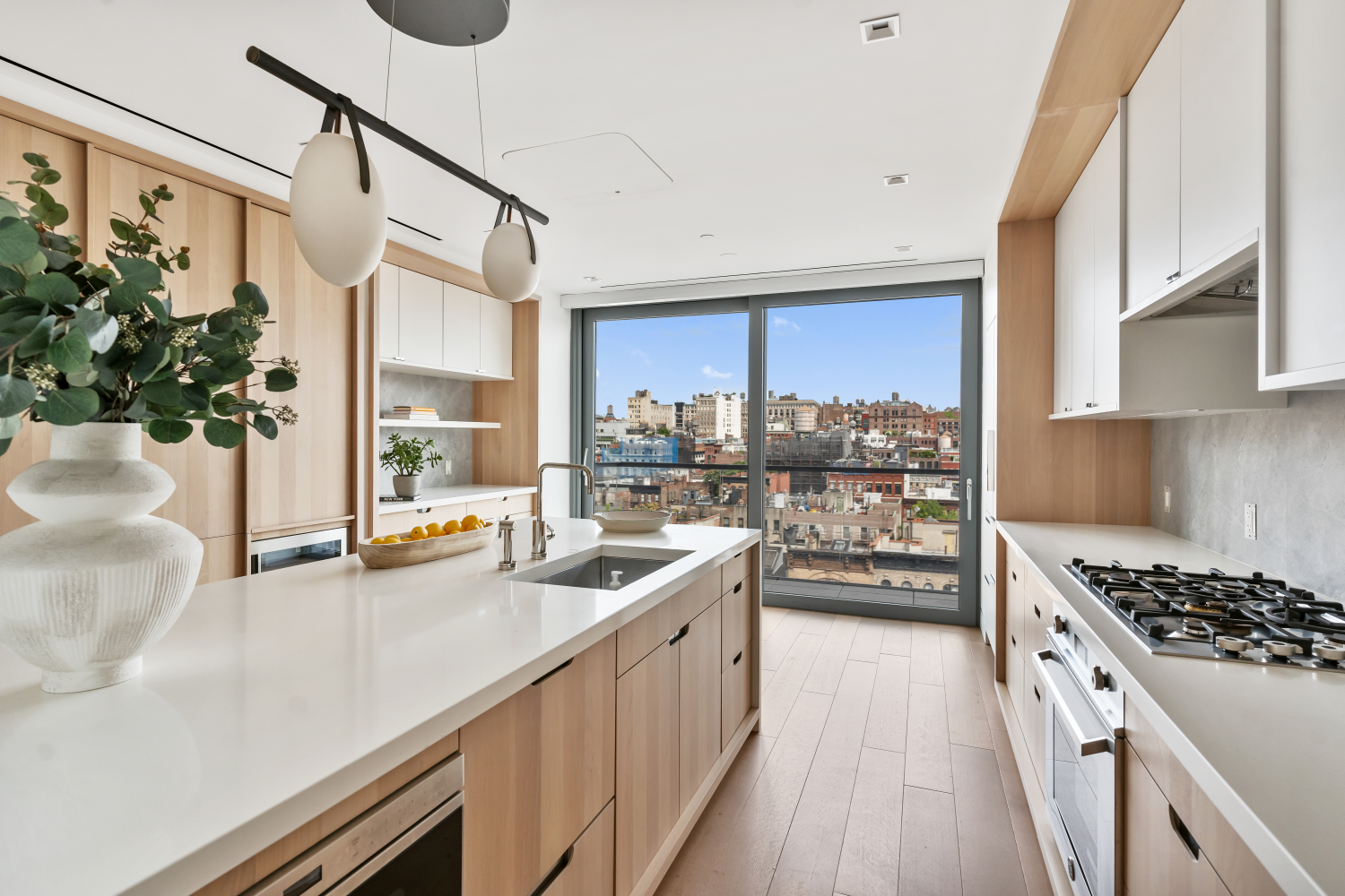 180 Ave Of Americas 9B, Soho, Downtown, NYC - 3 Bedrooms  
3.5 Bathrooms  
9 Rooms - 