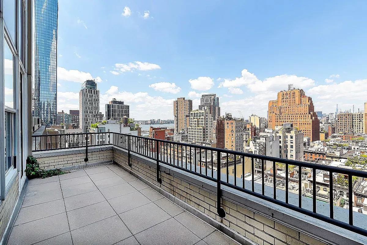 53 Park Place 16T, Tribeca, Downtown, NYC - 3 Bedrooms  
1 Bathrooms  
3 Rooms - 