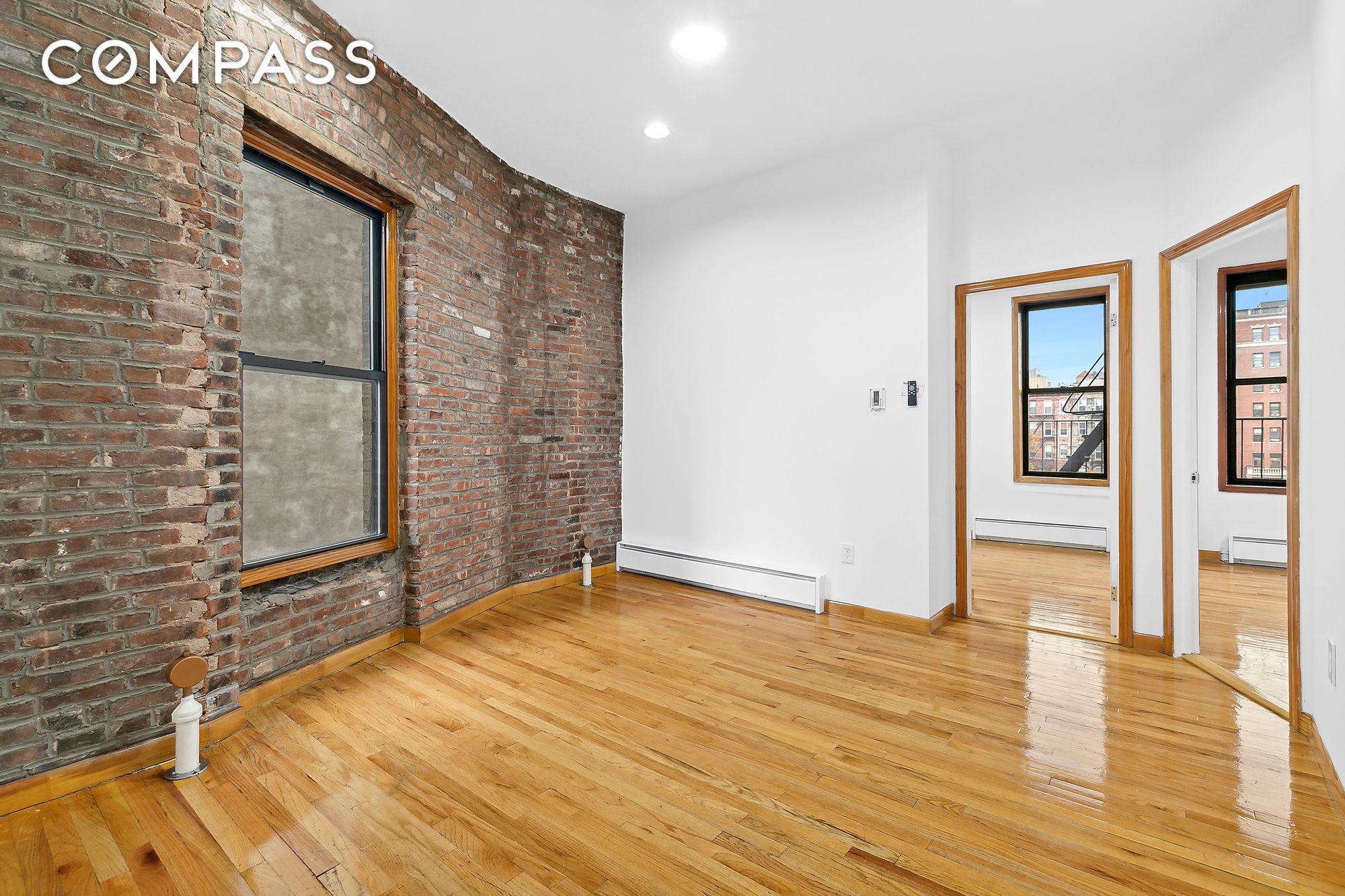 326 East 11th Street 12/14, East Village, Downtown, NYC - 4 Bedrooms  
2 Bathrooms  
6 Rooms - 