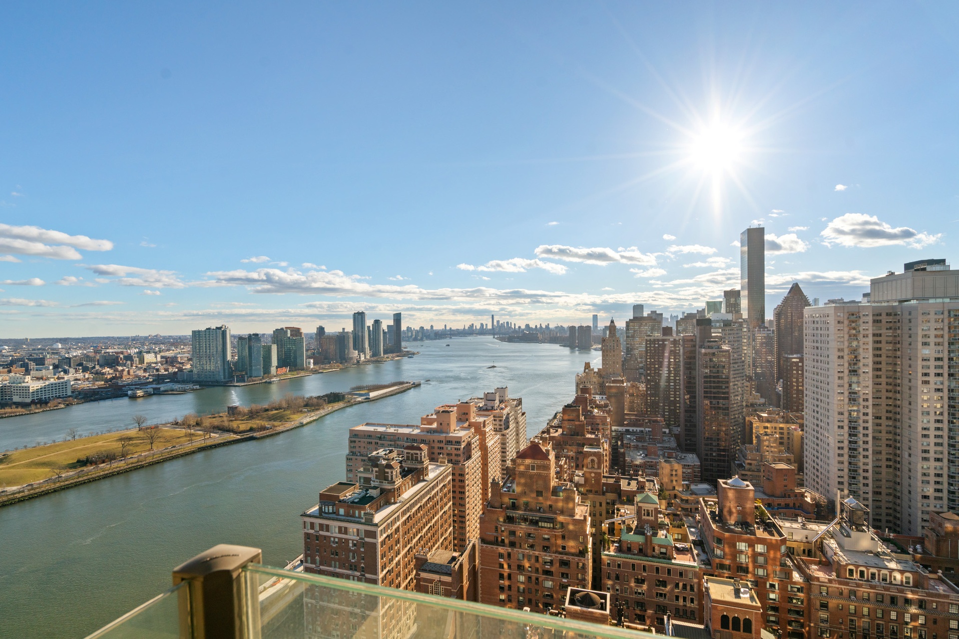 425 East 58th Street 36-H, Sutton Place, Midtown East, NYC - 4 Bedrooms  
4.5 Bathrooms  
7 Rooms - 