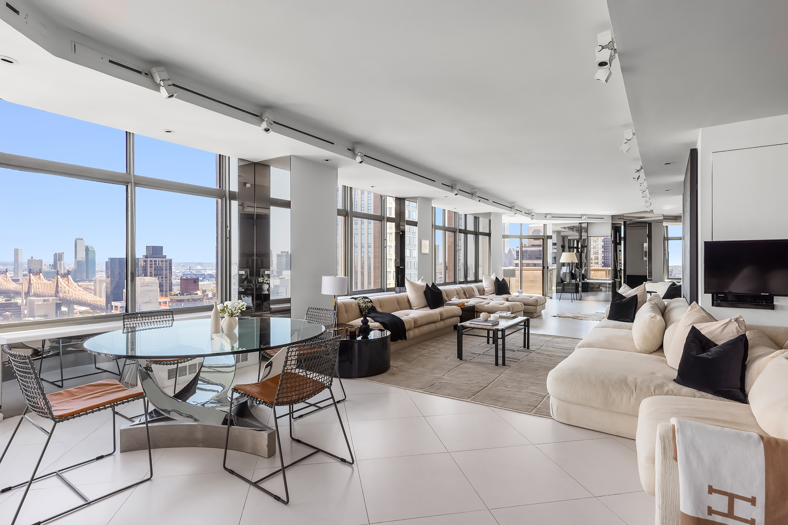 188 East 64th Street 3902/3903, Lenox Hill, Upper East Side, NYC - 4 Bedrooms  
3.5 Bathrooms  
9 Rooms - 