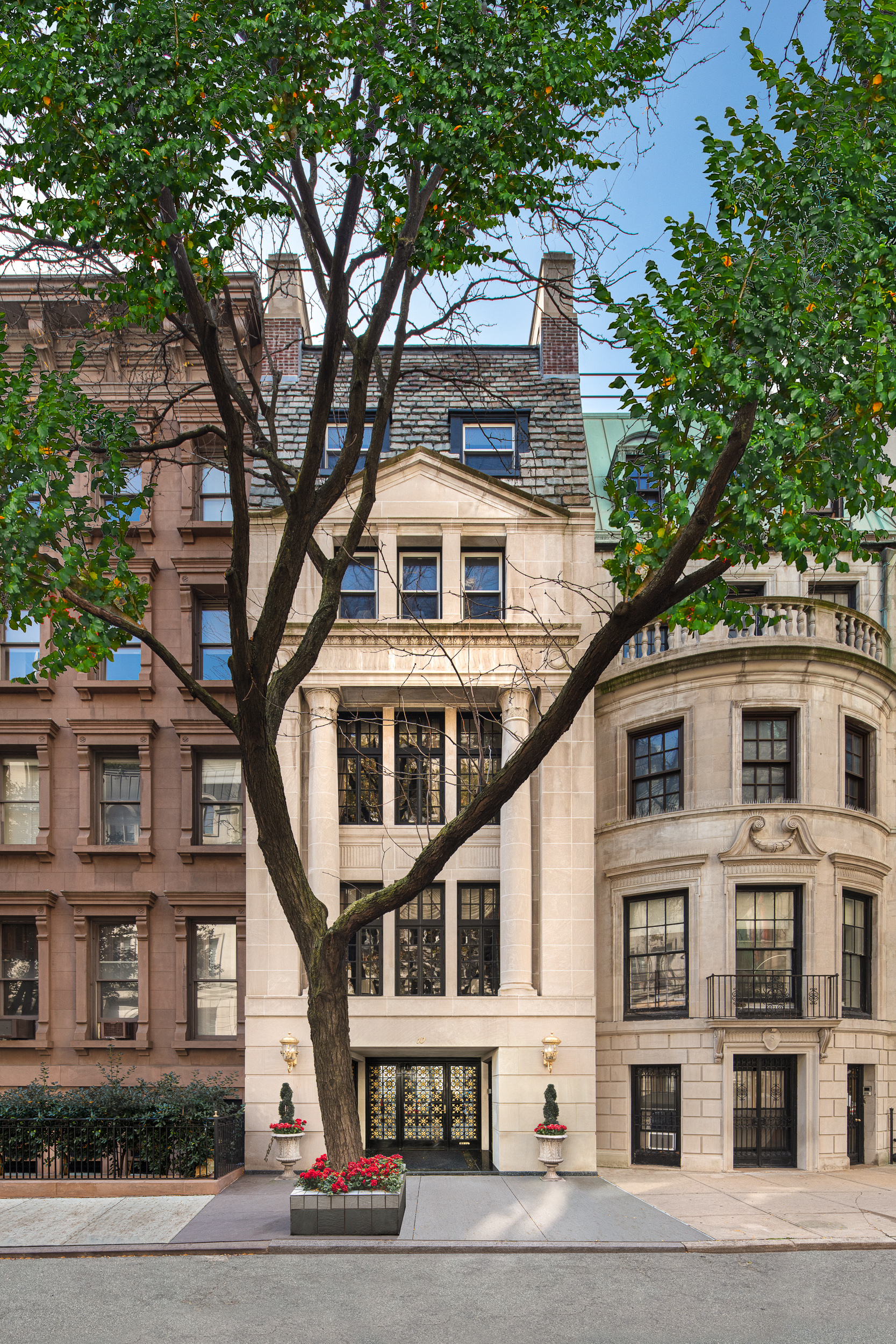 10 East 64th Street Th, Lenox Hill, Upper East Side, NYC - 5 Bedrooms  
5.5 Bathrooms  
17 Rooms - 