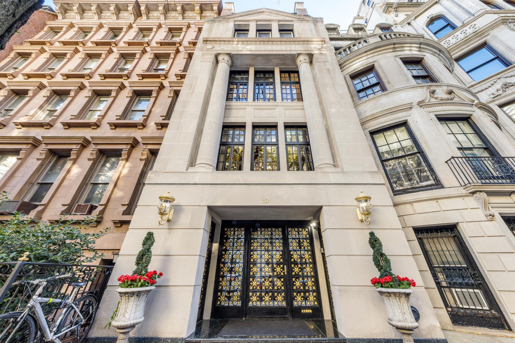 10 E 64TH Street, New York, NY 10065, 5 Bedrooms Bedrooms, 17 Rooms Rooms,6 BathroomsBathrooms,Residential,For Sale,64TH,RPLU-5122147431