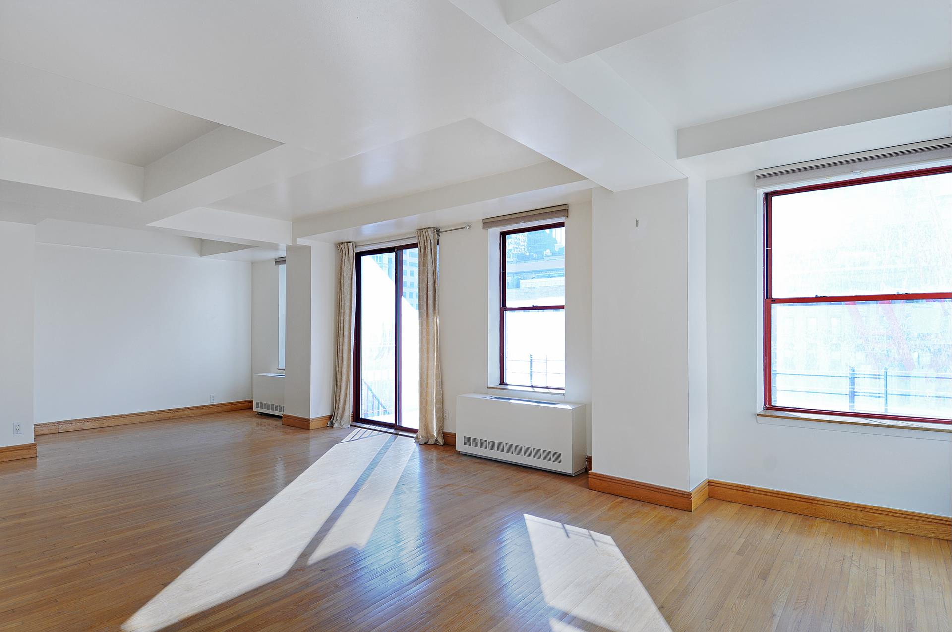 40 East 61st Street 14A, Lenox Hill, Upper East Side, NYC - 2 Bedrooms  
2 Bathrooms  
6 Rooms - 