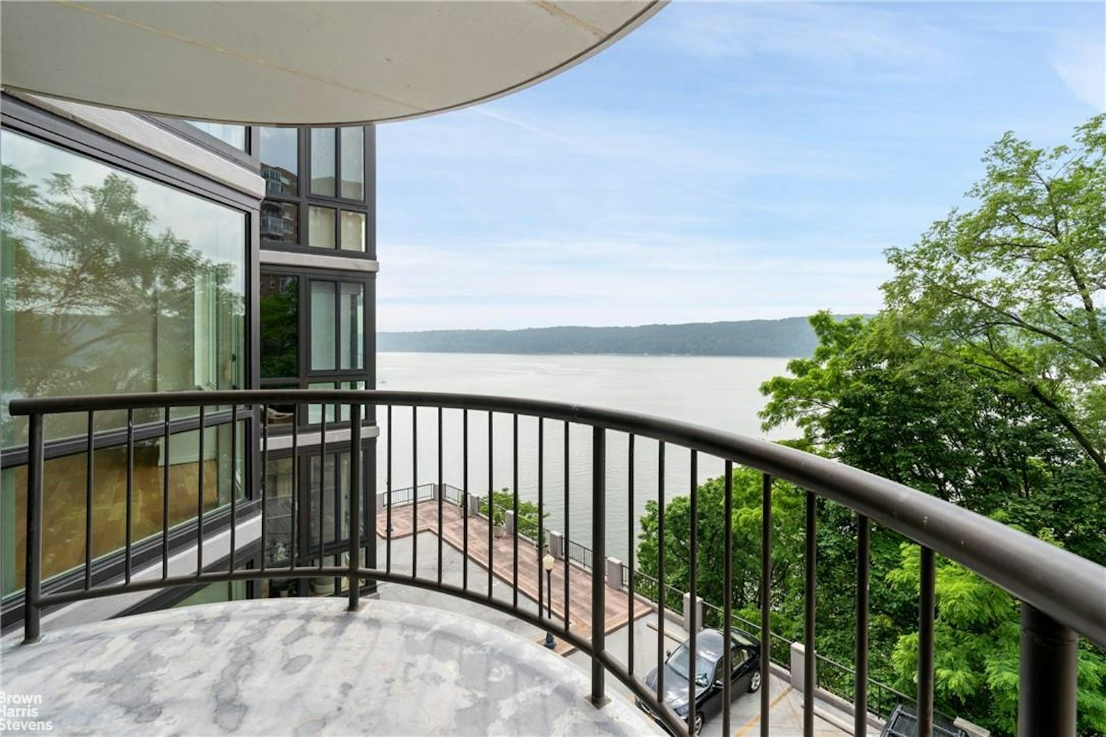 2521 Palisade Avenue 4C, Spuyten Duyvil, Bronx, New York - 3 Bedrooms  
2.5 Bathrooms  
6 Rooms - 