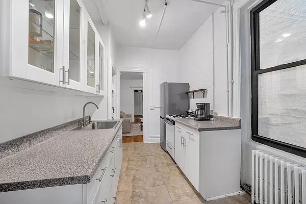 264 W 22ND Street, New York, NY 10011, 1 Bedroom Bedrooms, 3 Rooms Rooms,1 BathroomBathrooms,Residential,For Sale,22ND,RPLU-476622328157